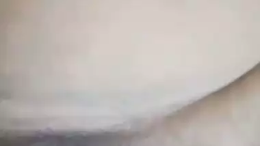 Delhi milf records her nude MMS showing boobs and cunt