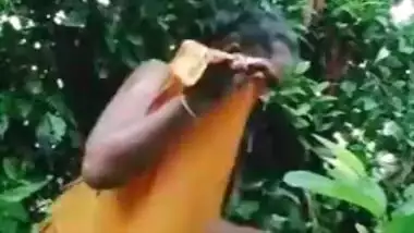 Village bhabhi outdoor bathing vdo