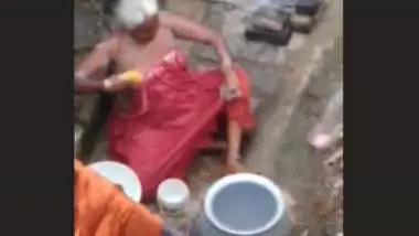 Granny Outdoor Bathing free indian xxx tube