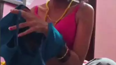 Slim Tamil wife small boobs showing to husband
