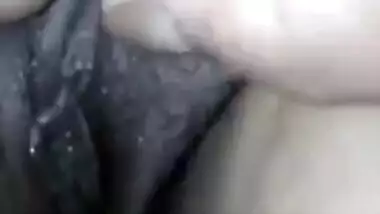 Wife's XXX slit is so sexy that Indian man can't stop staring at it