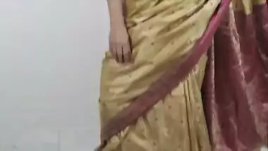 Slim Girls Showing Big Boobs Cleavage