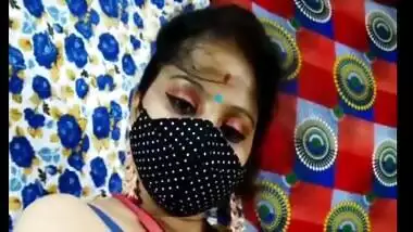 Desi Bhabhi Showing Her Boyfriend Her Boobs
