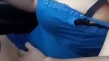 Driver manages to touch Indian passenger's pussy and tits during riding